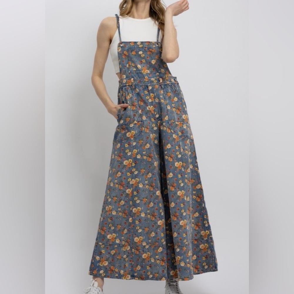 🌼 Blue Velvet Floral Wide Leg Denim Overalls – Size Small – NWT